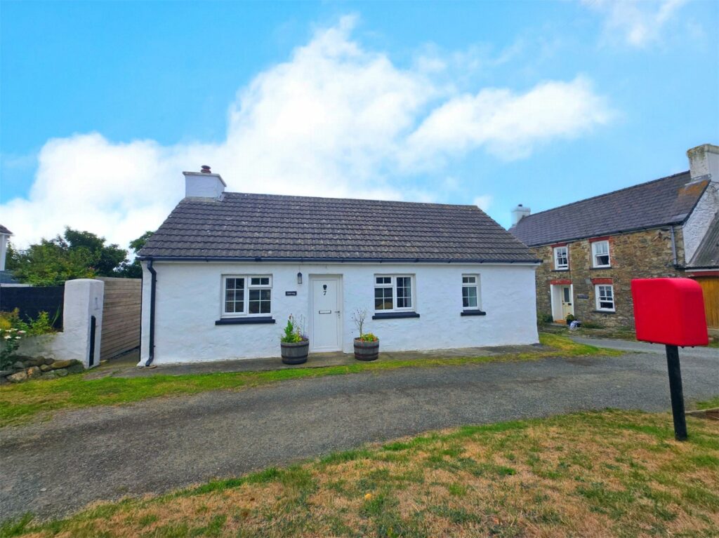 Ffordd Y Felin, Trefin, Haverfordwest, Pembrokeshire, SA62 5AX