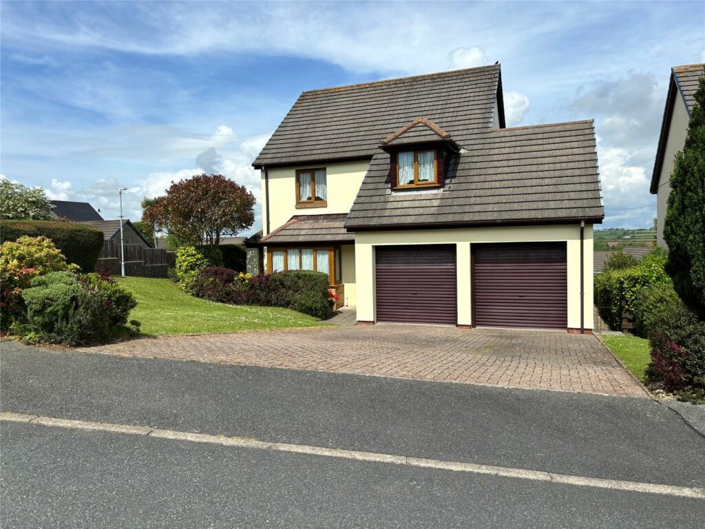Coram Drive, Neyland, Milford Haven, Pembrokeshire, SA73 1PZ