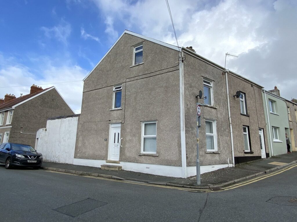 St. Peters Road, Milford Haven, Pembrokeshire, SA73 2BT