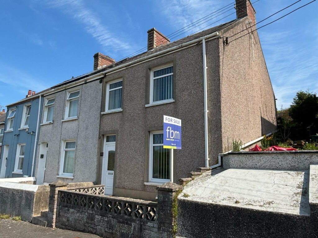 Cromwell Road, Milford Haven, Pembrokeshire, SA73 2EN