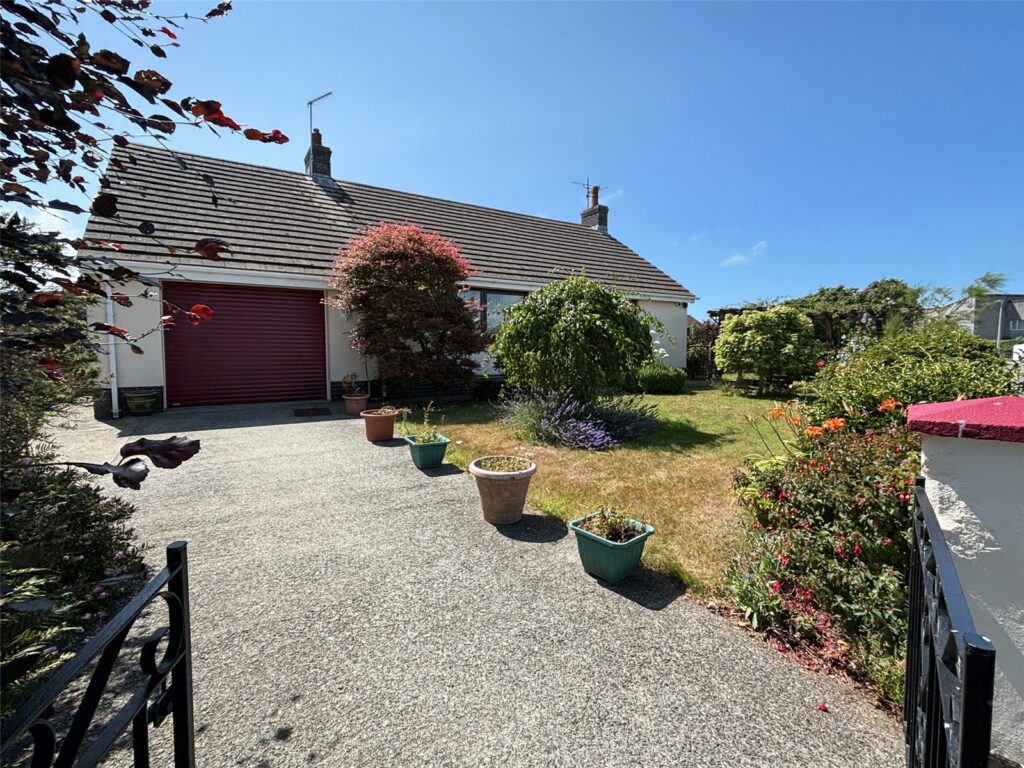 Woodland Crescent, Milford Haven, Pembrokeshire, SA73 1BZ