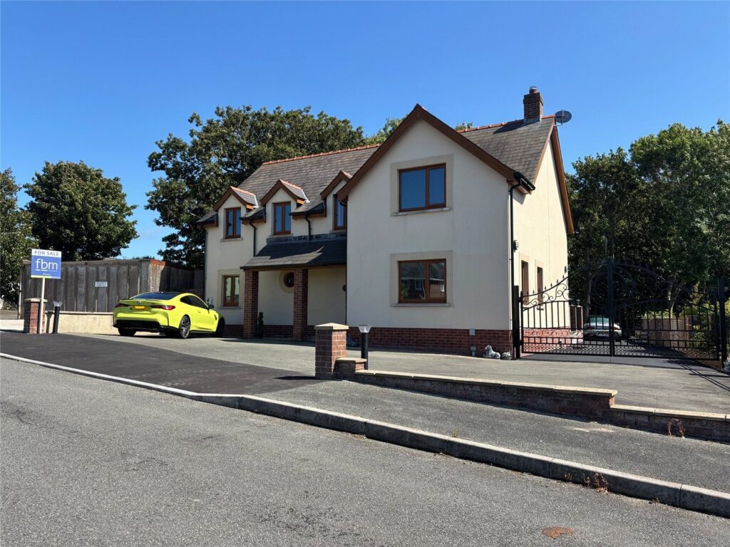 Blackbridge Drive, Milford Haven, Pembrokeshire, SA73 1ET