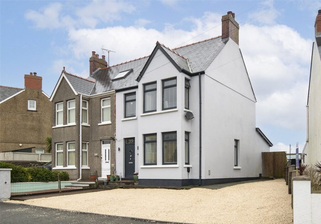 Wellington Road, Hakin, Milford Haven, Pembrokeshire, SA73 3BU