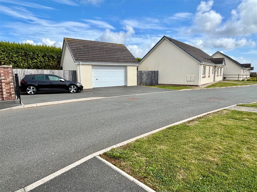 Beaconing Drive, Steynton, Milford Haven, Pembrokeshire, SA73 1HF