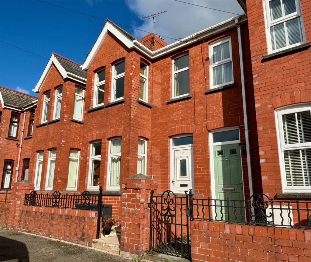 Hayston Avenue, Hakin, Milford Haven, Pembrokeshire, SA73 3EA