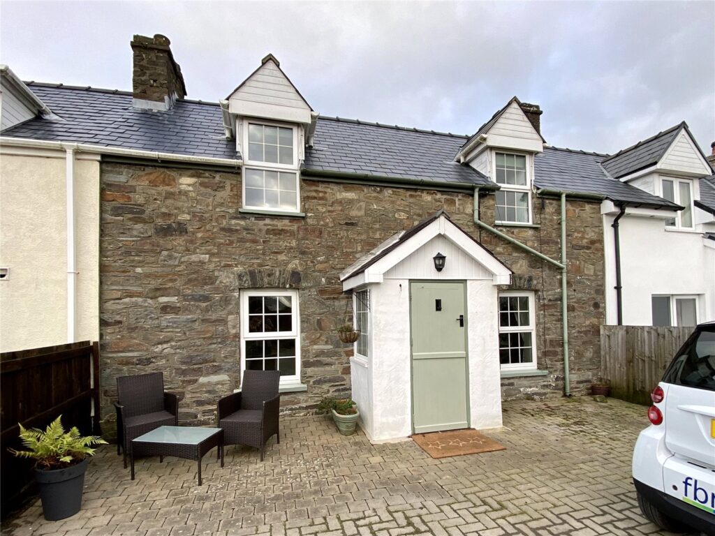 Beag Cottages, Llandissilio, Clynderwen, Sir Benfro, SA66 7JJ