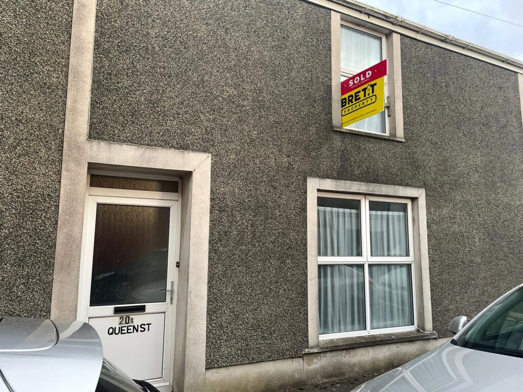 Queen Street, Pembroke Dock, Sir Benfro, SA72 6JE