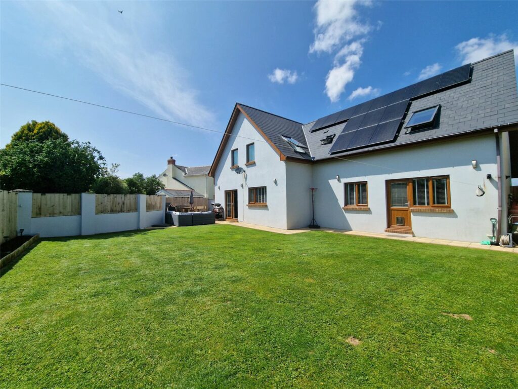 Reginald Close, Hundleton, Pembroke, Pembrokeshire, SA71 5RZ