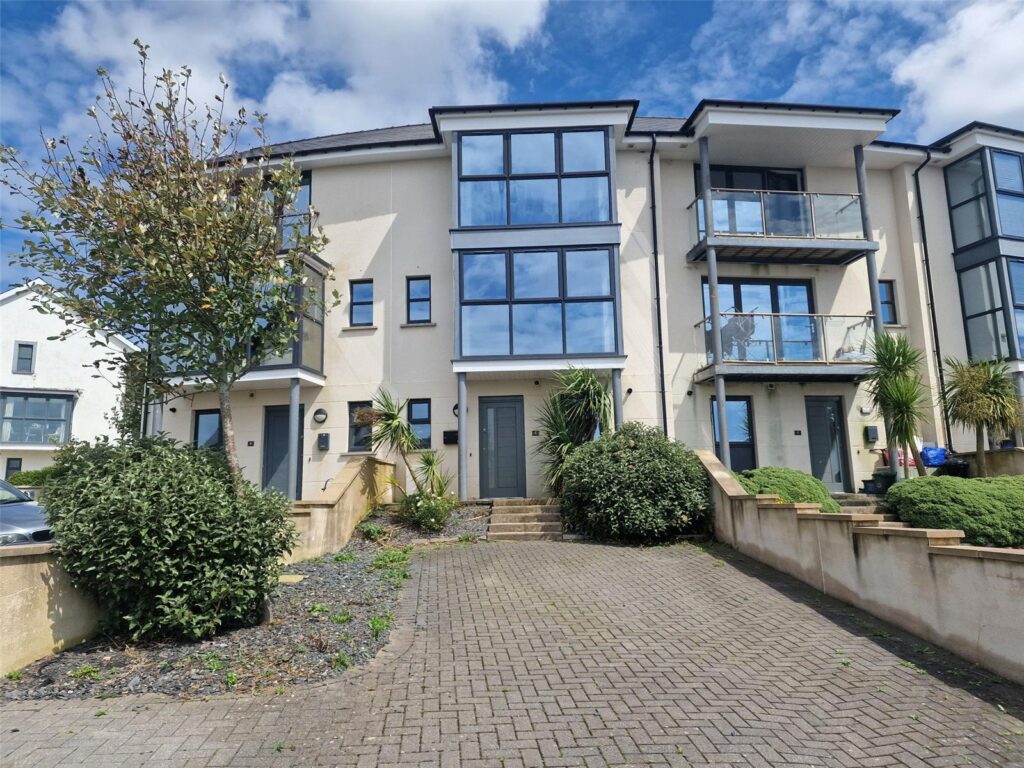 The Crescent, Pennar, Pembroke Dock, Pembrokeshire, SA72 6GL