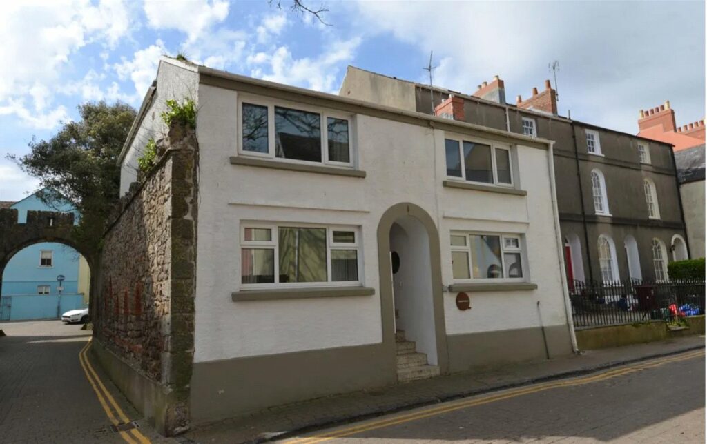 Lower Frog Street, Tenby, Pembrokeshire, SA70 7HX