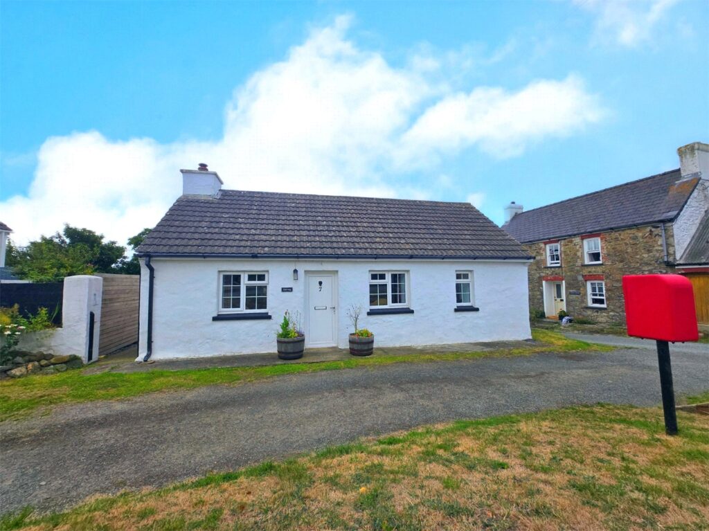 Ffordd Y Felin, Trefin, Haverfordwest, Pembrokeshire, SA62 5AX