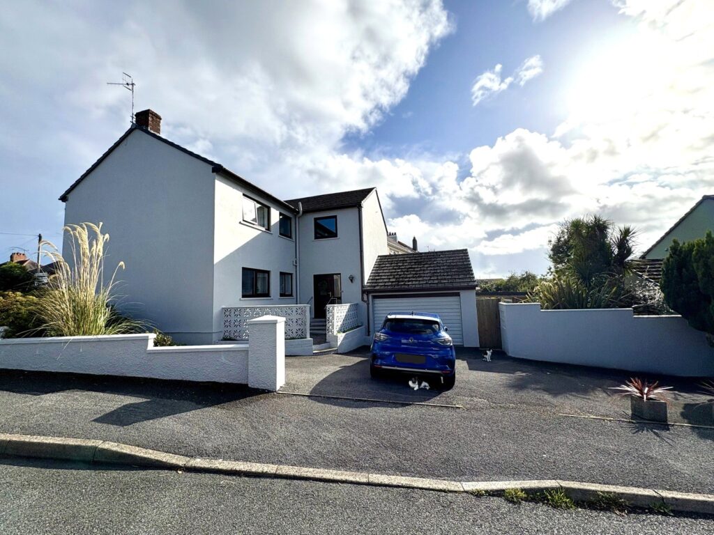 Lamack Vale, Tenby, Pembrokeshire, SA70 8DN