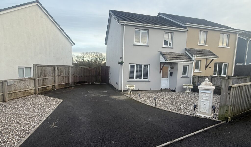 Vineyard Vale, Valley Road, Saundersfoot, Pembrokeshire, SA69 9DA