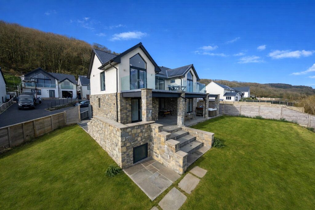 Dan Y Bryn, Pendine, Carmarthen, Carmarthenshire, SA33 4EZ